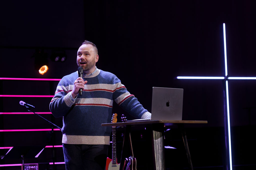26PastorPreachRyanFalls01